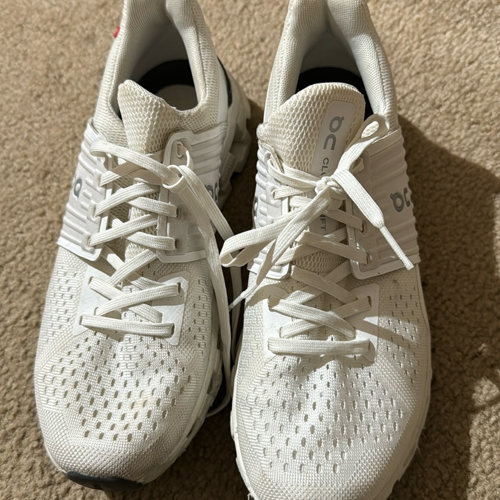 On Cloud Cloud Swift running shoes